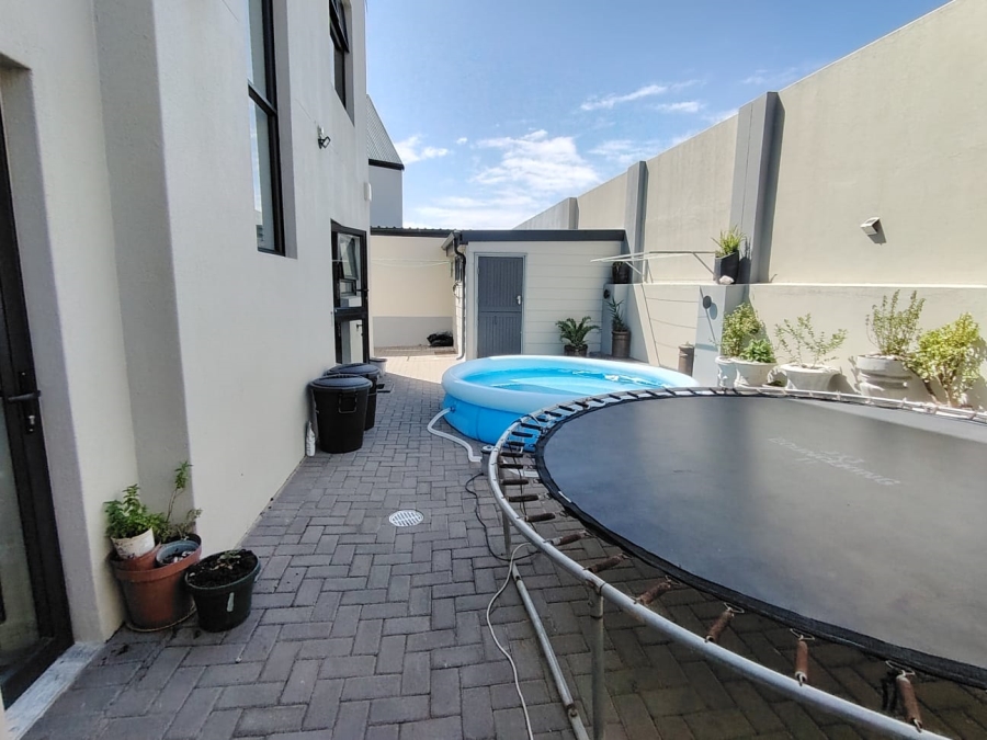 3 Bedroom Property for Sale in Hartenbos Central Western Cape